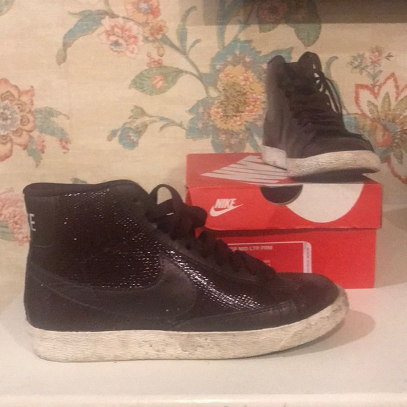 nike blazer leather burgundy